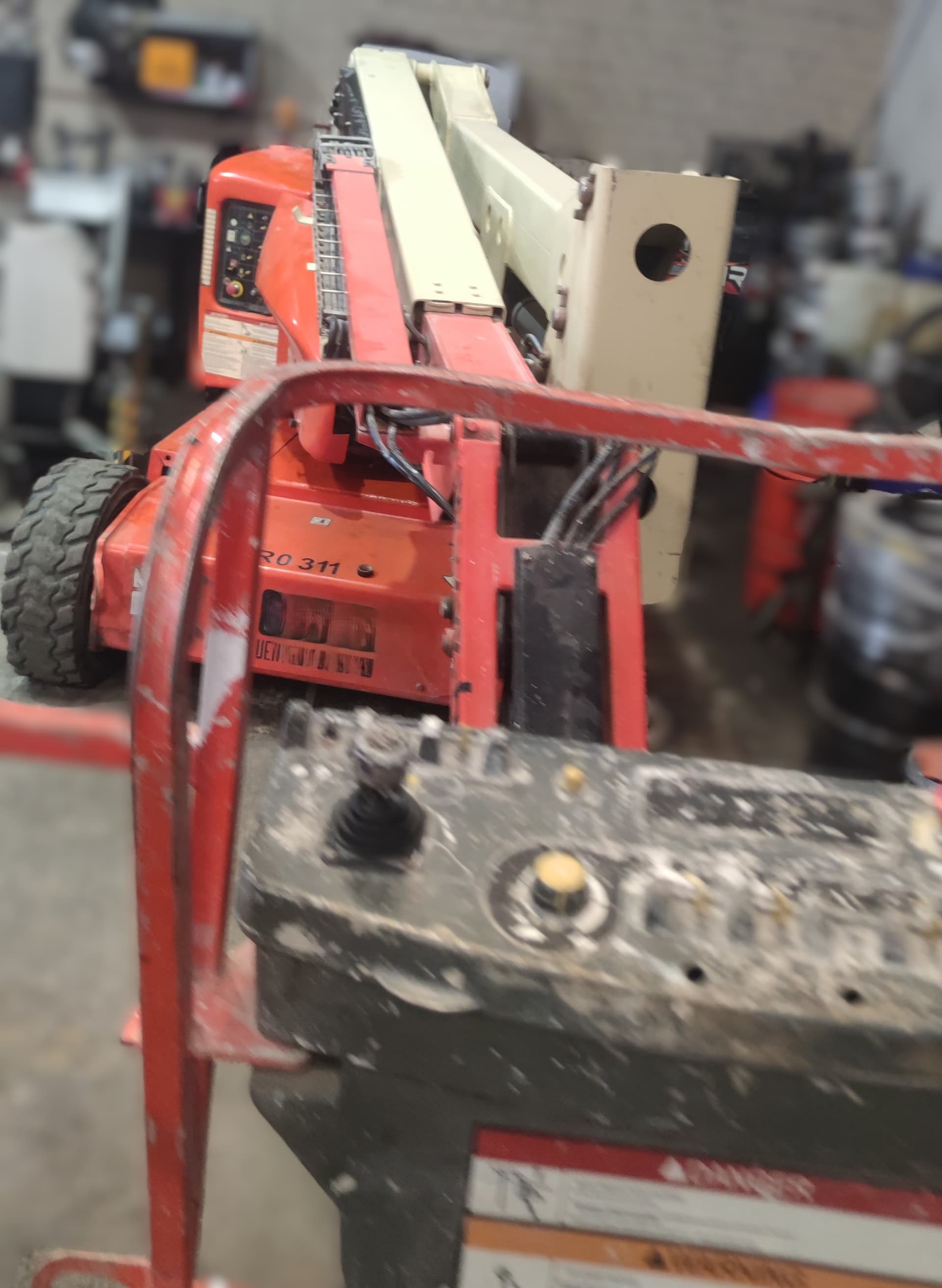 Brazo Articulado 4WD Diésel 16 Metros JLG E450AJ 2012